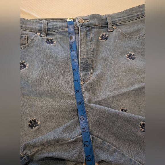3/$23 Gloria Vanderbilt Amanda Blue Stretchy Denim w Embroidery Flowers Size 10 - Picture 6 of 6